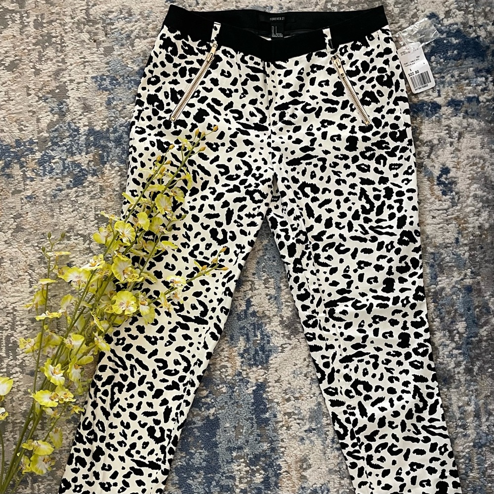 Forever 21 dress Ankle Pant size (S).